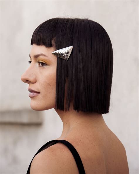 pinza per capelli prada|Le mollette firmate sono l'accessorio capelli in tendenza ora.